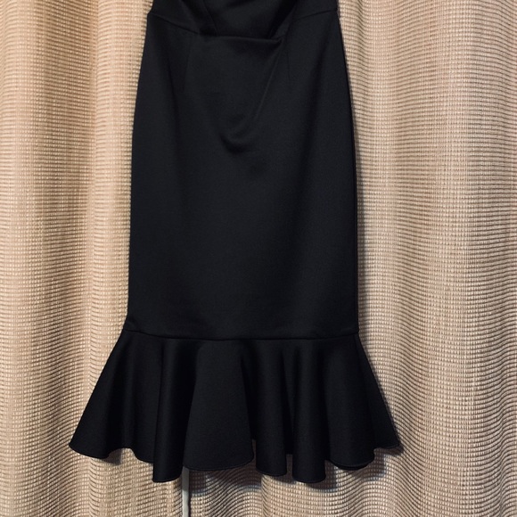 BN EXPRESS BLACK STRAPLESS SCUBA FLOUNCE DRESS SZ4 - Picture 2 of 8